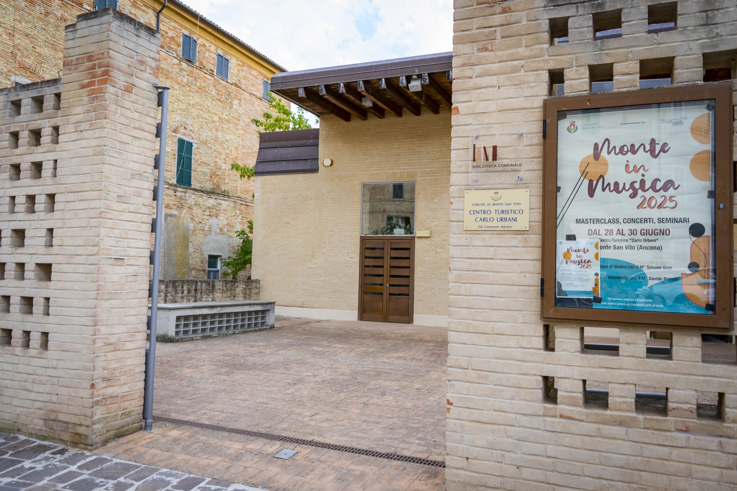 centro turistico carlo urbani monte san vito